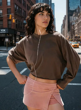 Boxy top marrone silhouette boxy leggermente cropped con maniche larghe