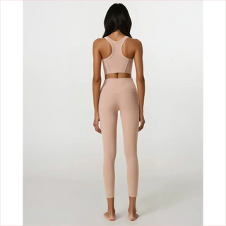 Set Comfy Fitness nudo con leggings seamless color carne, banda marrone e top racerback