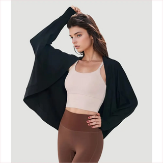 Copriscuola nera oversize con vestibilità rilassata e texture morbida