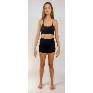 Epic Back Set: reggiseno sportivo nero con shorts, spalline regolabili e tessuto elastico a incrocio