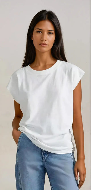 Maglietta di cotone bianco con maniche a volants e scollatura rotonda.