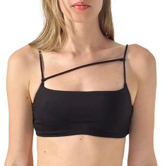 Reggiseno sportivo nero con spalline a bretelle e design con incroci sulla schiena.