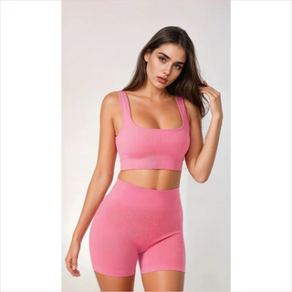 Set completo atletico rosa a costine con bra top super confortevoli e ribbed shorts