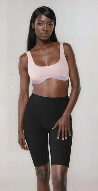 Reggiseno sportivo beige con leggings neri a vita alta, The Bra Top