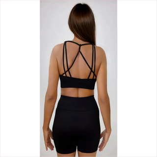 Original crop bra top in nero con reggiseno sportivo a spalline nere e shorts alti