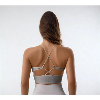 Reggiseno sportivo argento con bretelle, design crisscross sul retro in mesh. The Real Crisscross Top